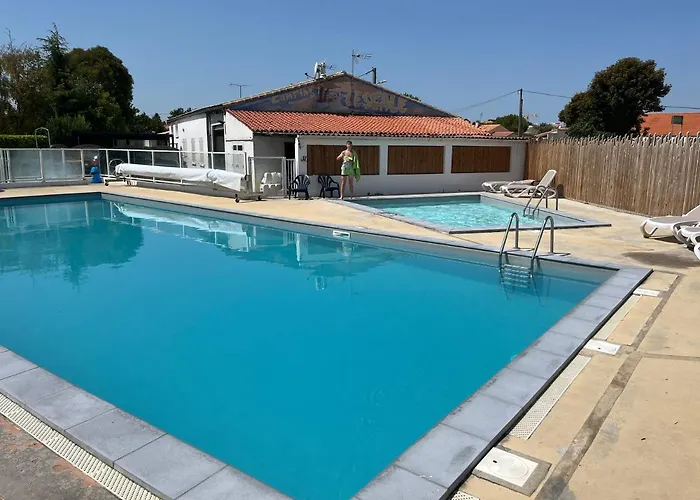 Mobil Home Avec Spacieuse Terrasse A Meschers Proche De Royan