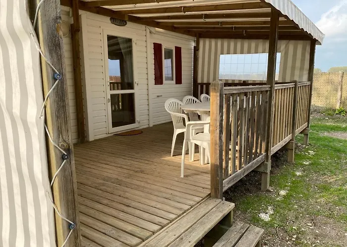 Mobil Home Avec Spacieuse Terrasse A Meschers Proche De Royan