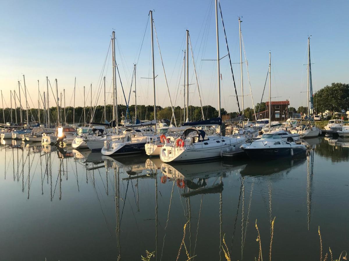 Campingplatz Mobil Avec Spacieuse Terrasse A Proche De Royan