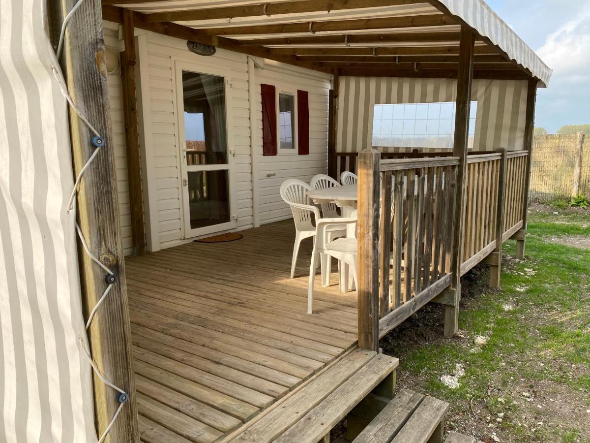 Campingplatz Mobil Avec Spacieuse Terrasse A Proche De Royan *