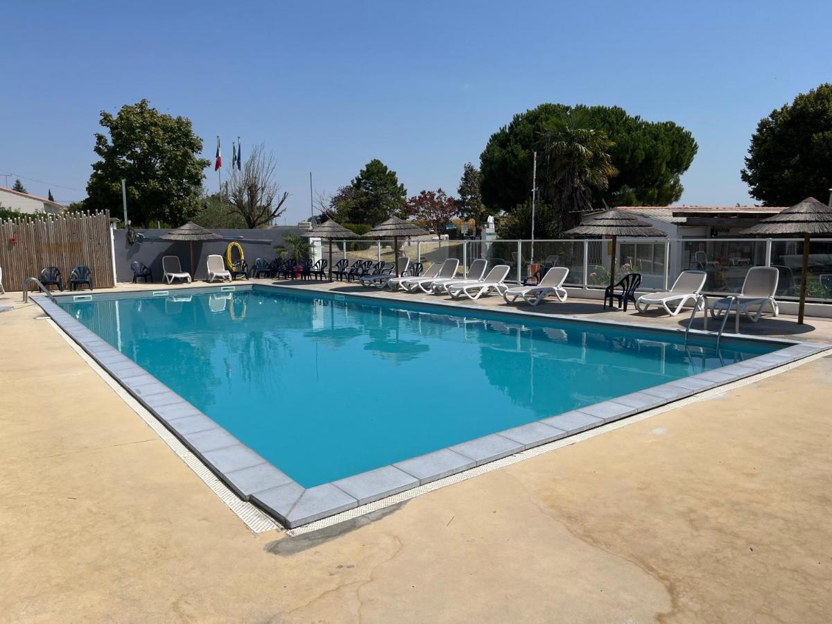 Mobil Avec Spacieuse Terrasse A Proche De Royan Meschers-sur-Gironde